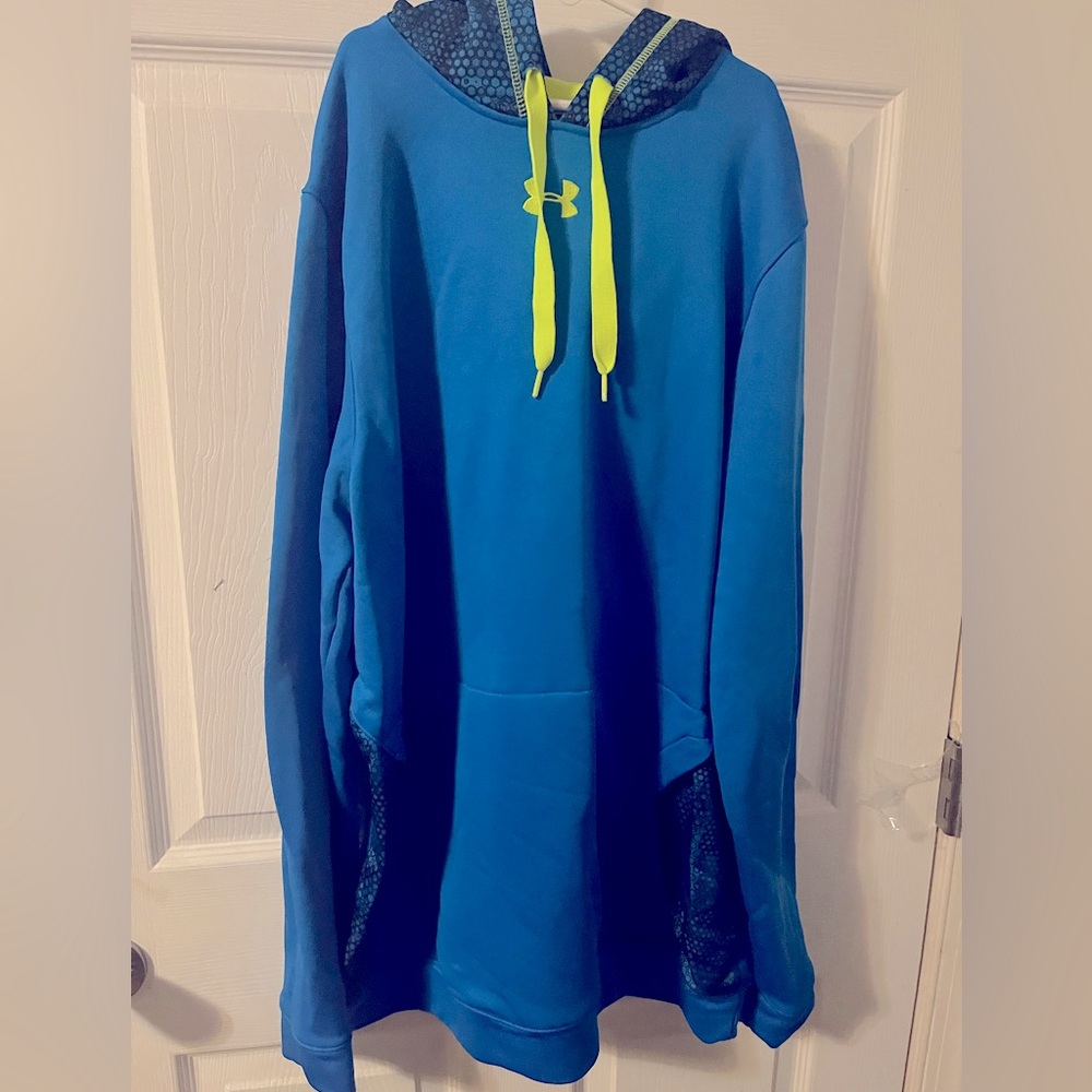 Men’s large under armour sweatshirt